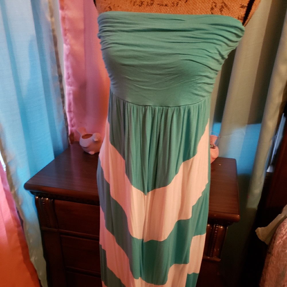 Dress - Picture 2 of 2